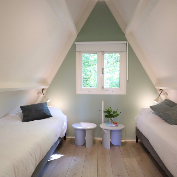 Slaapkamer met 2 90x200 boxspring bedden